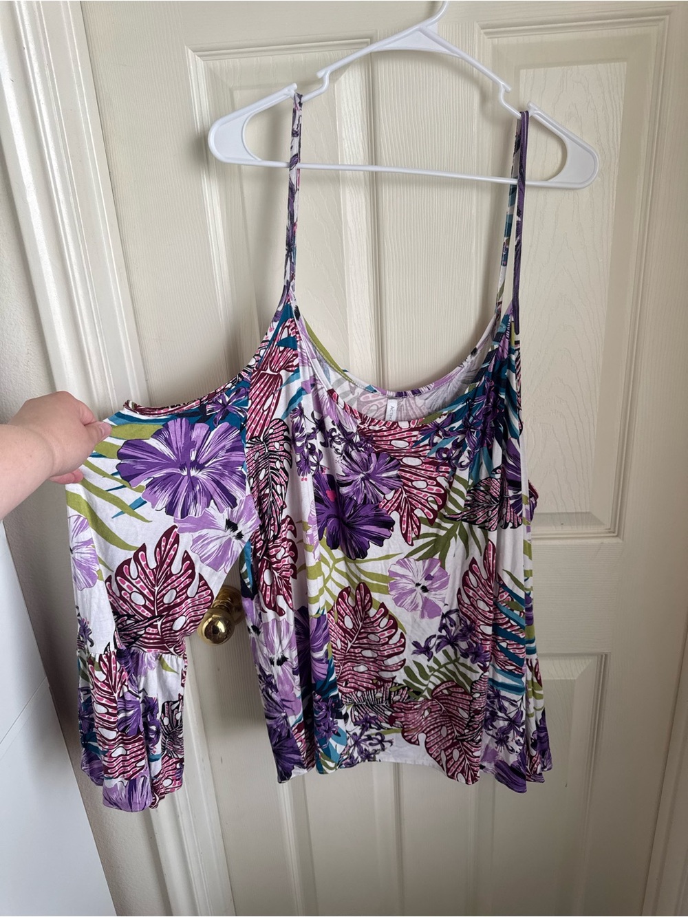Acting Pro Boutique Cold Shoulder Top